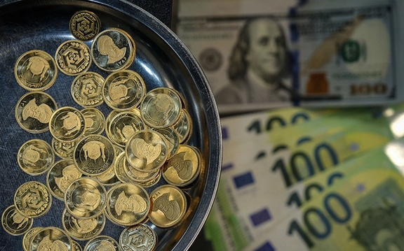 الدولار يتجاوز 113 ألف تومان.. قفزة قياسية لأسعار العملات في إيران بعد تفعيل "آلية الزناد"