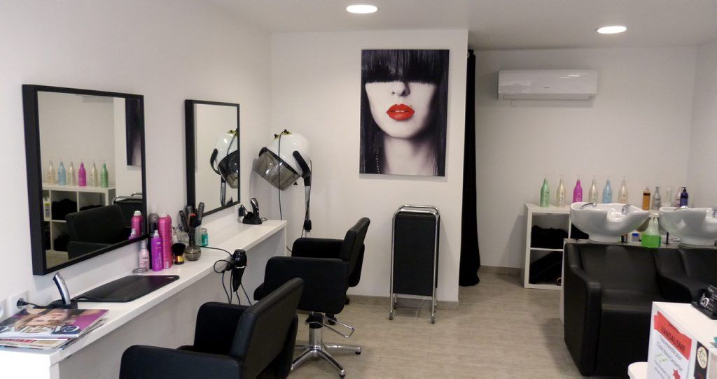 حذف بی‌سر‌و‌صدای مجوز فعالیت بخشی از آرایشگران زن؛ وزارت کار درپی بیکار کردن زنان شاغل است