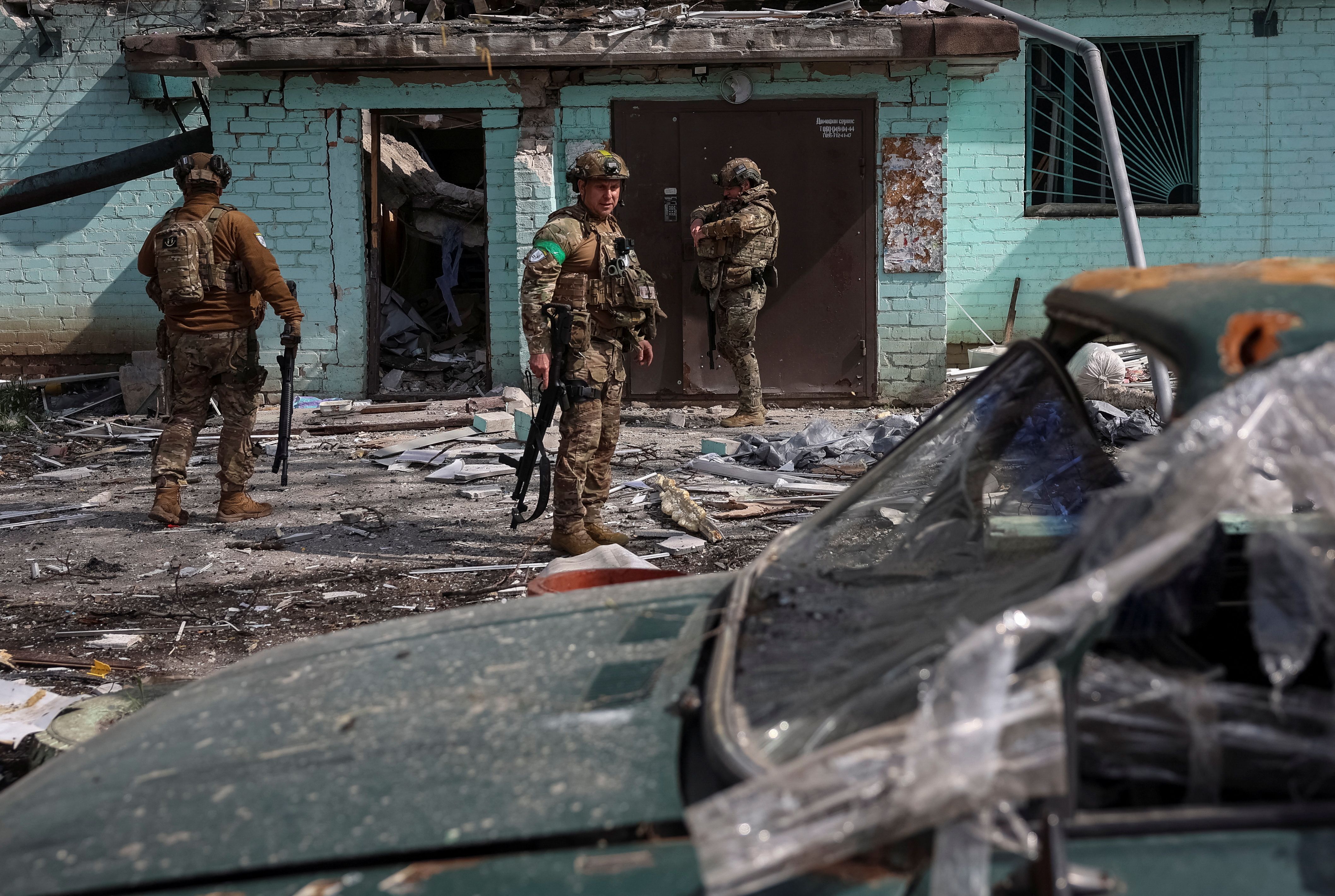 ویرانی‌های برجا مانده از حملات روسیه به منطقه دونتسک اوکراین، ۲۳ فروردین