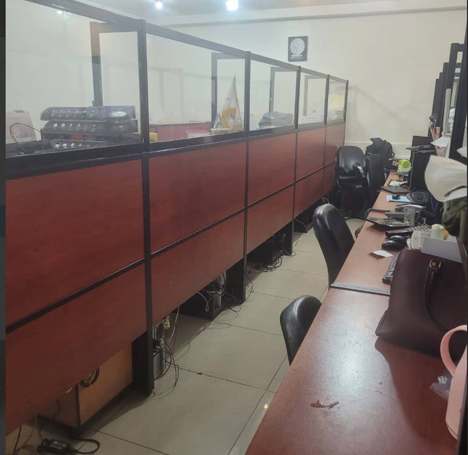 ورستصویری از خاموش کردن سیستم‌ها از سوی معامله‌گران به نشانه اعتراض به روند نزولی بازار ب