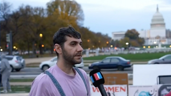 نیما نیا، کنشگر کوییر: هدف تحصن مقابل کنگره آمریکا، ایجاد آگاهی درباره خیزش مردم ایران است