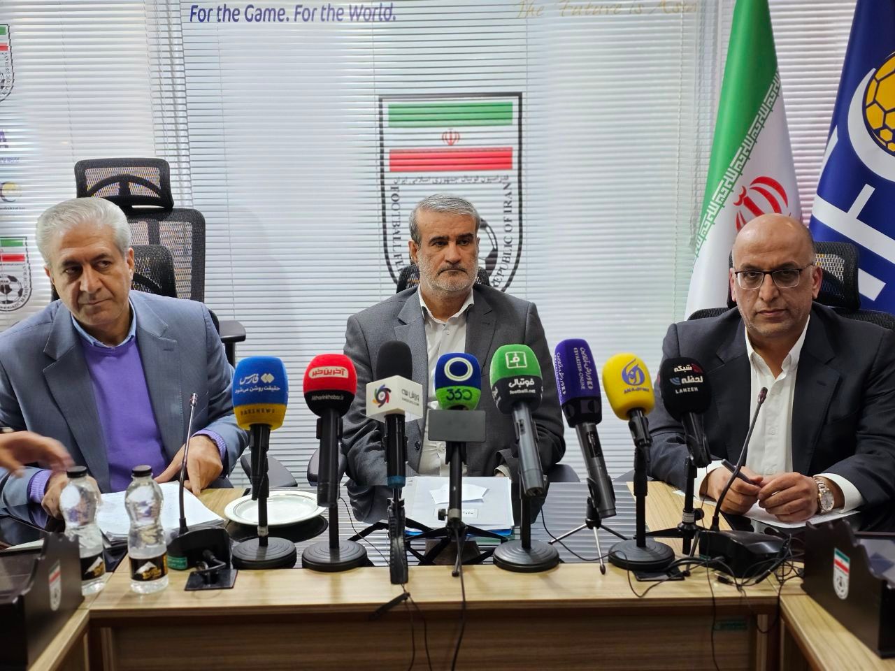 فدراسیون فوتبال: مدیران استقلال و پرسپولیس موافق سقف قرارداد بودند، چرا اعتراض می‌کنند؟