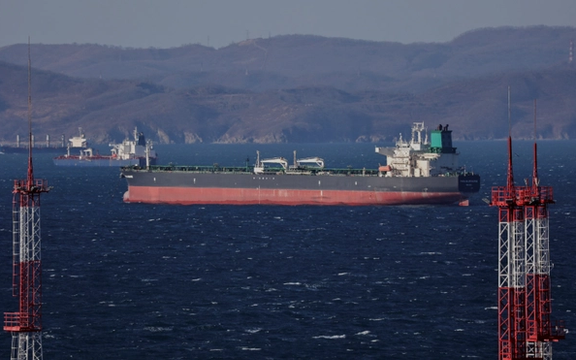 بلومبرگ: روزانه بیش از یک میلیون بشکه نفت تحریمشده ایران به چین قاچاق میشود