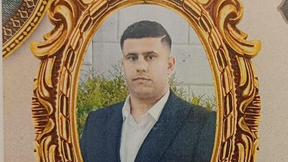 شاهین آذرآتش، هوادار استقلال، در آستانه اشرفیه، بهدست جمهوری اسلامی با گلوله جنگی کشته شد