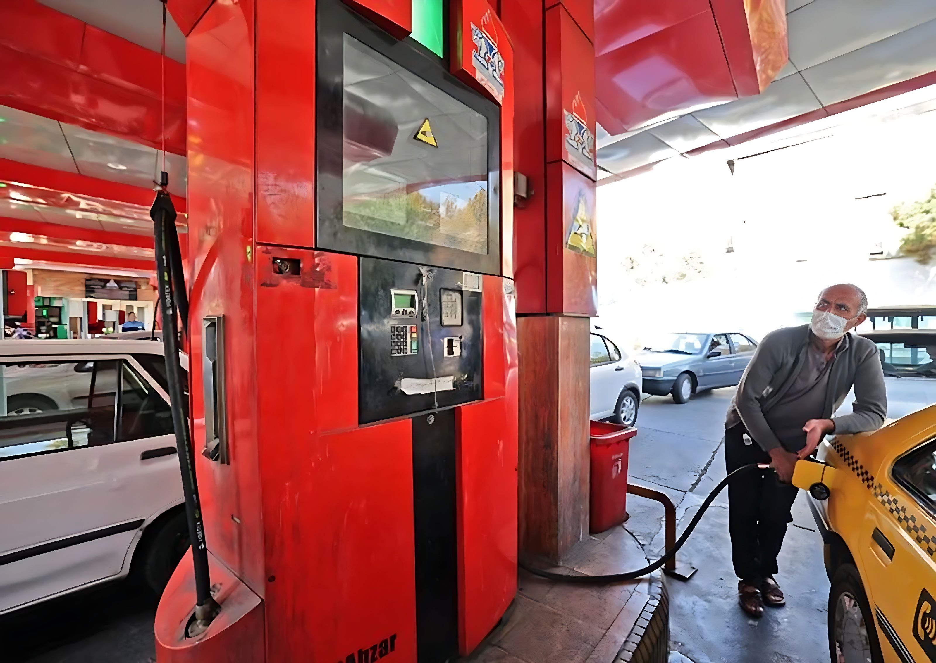 وزیر نفت: مصرف بنزین به بیش از ۱۴۰ میلیون لیتر در روز رسیده است