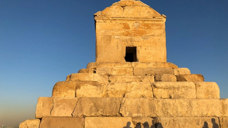 کوروشستیزی خامنهای، کوروشدوستی ایرانیان