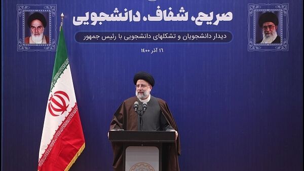 رئیسی همزمان با بالا رفتن دوباره قیمت دلار: نگران وضع ارز نیستیم، آینده روشن است