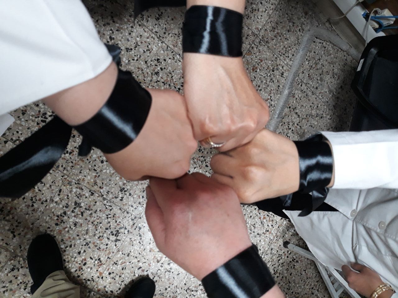 الممرضون في إيران يطلقون حملة "شريط أسود" احتجاجا على عدم الاستجابة لمطالبهم