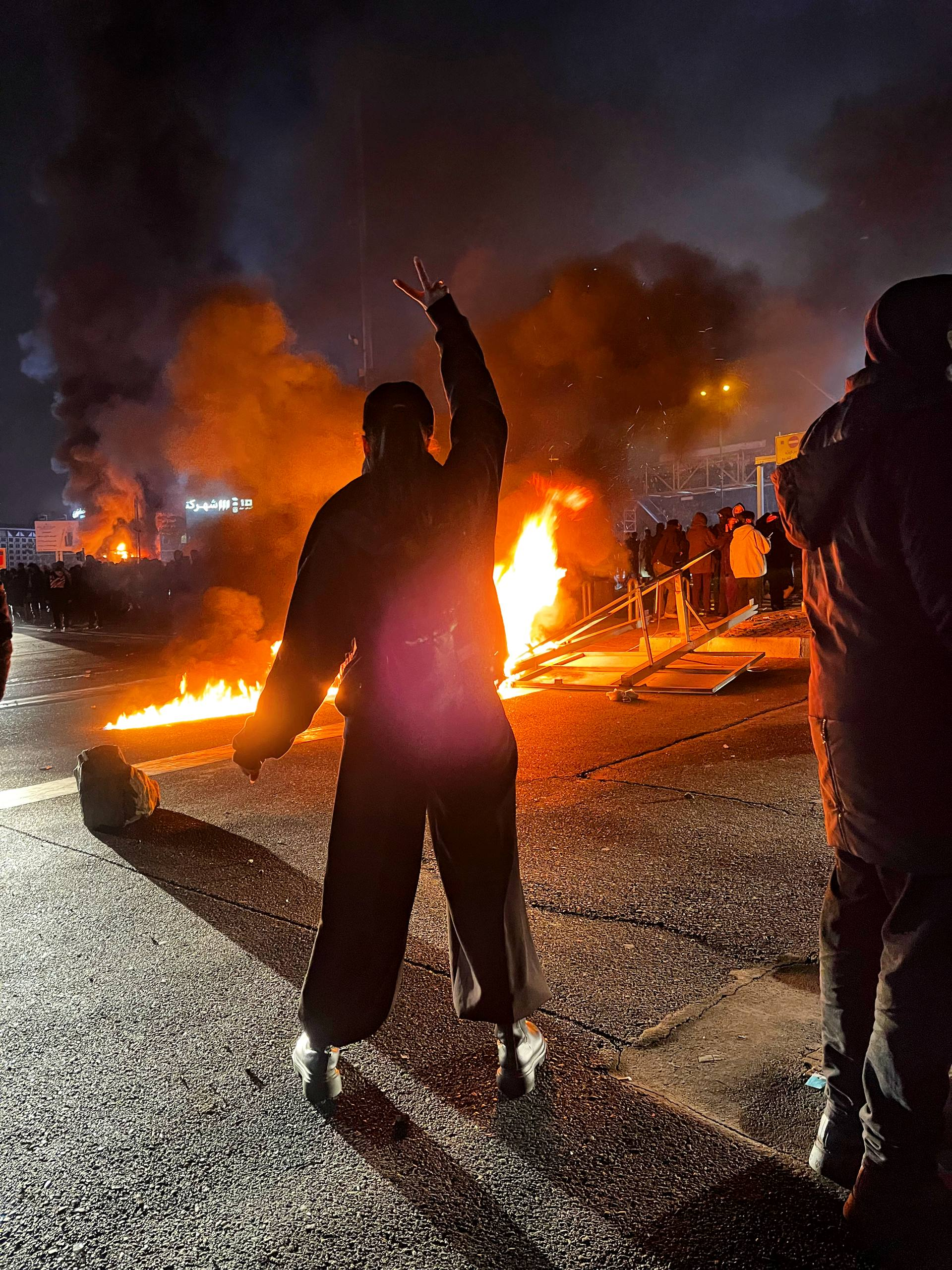 شورای سردبیری ایران اینترنشنال درباره انقلاب ملی:‌ دست‌کم ۱۲ هزار نفر به قتل رسیده‌اند