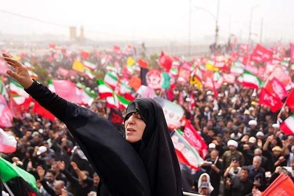 زنان در تشییع خامنهای؛ بدن زنانه، ابزار بازسازی اقتدار