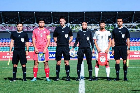 حذف یک مانع برای حضور در جام جهانی؛ مهسا قربانی یک مسابقه فوتبال مردان را قضاوت کرد