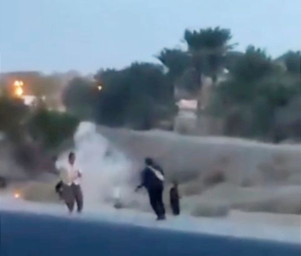 الشرطة الإيرانية تطلق الرصاص على مواطنين جنوبي البلاد.. "أثناء ملاحقة سيارات لنقل الوقود"