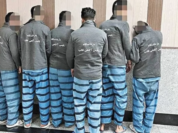 ضحية قادت الشرطة إليها.. القبض على عصابة في طهران "تعتدي على النساء أمام أعين أزواجهن"