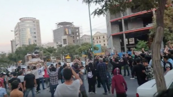 با وجود سرکوب شدید، شهرهای مختلف ایران بار دیگر عرصه حضور مردم معترض شد