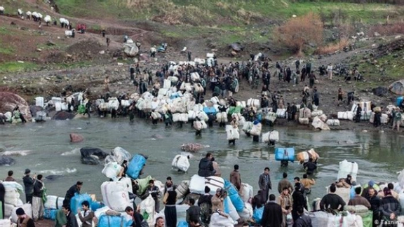 نماینده سقز و بانه: مردم به خاطر نداشتن درآمد و خالی بودن سفرهها تن به کولبری میدهند