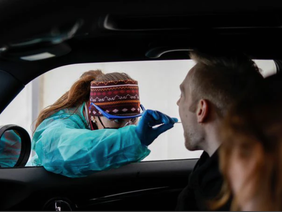 خطر مبهم «اومیکرون»؛ تکیه آمریکا و بریتانیا بر سیاست دوز سوم واکسن