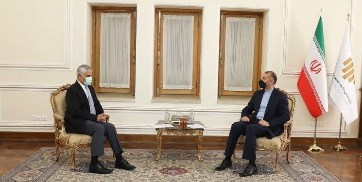 Iran's Foreign Minister Again Says Nuclear Talks Will Resume 'Soon'