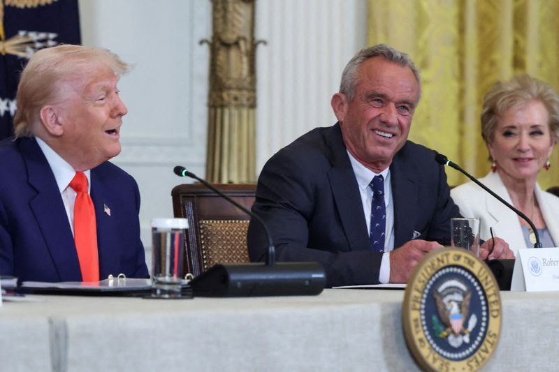 گروه‌های پزشکی آمریکا خواستار استعفای وزیر بهداشت دولت ترامپ شدند