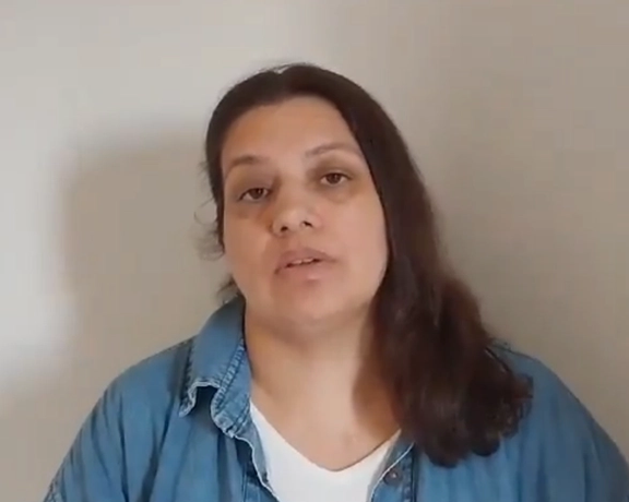 فاطمه داوند، زندانی اعتراضات آبان ۹۸، در ترکیه بازداشت شده و در خطر دیپورت به ایران است