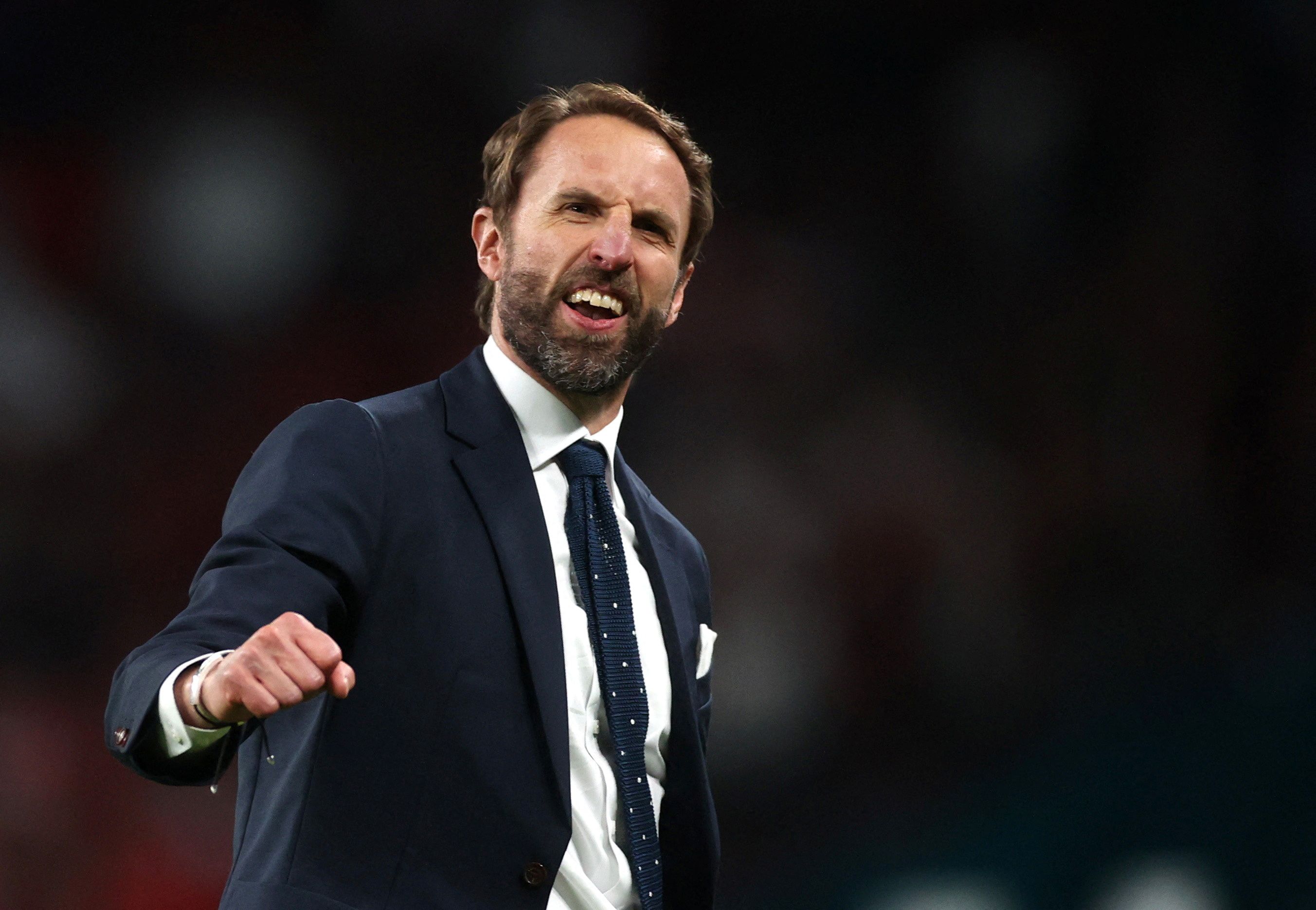 گرت ساوتگیت خبر داد: بازیکنان انگلستان پیش از بازی مقابل ایران، زانو می‌زنند