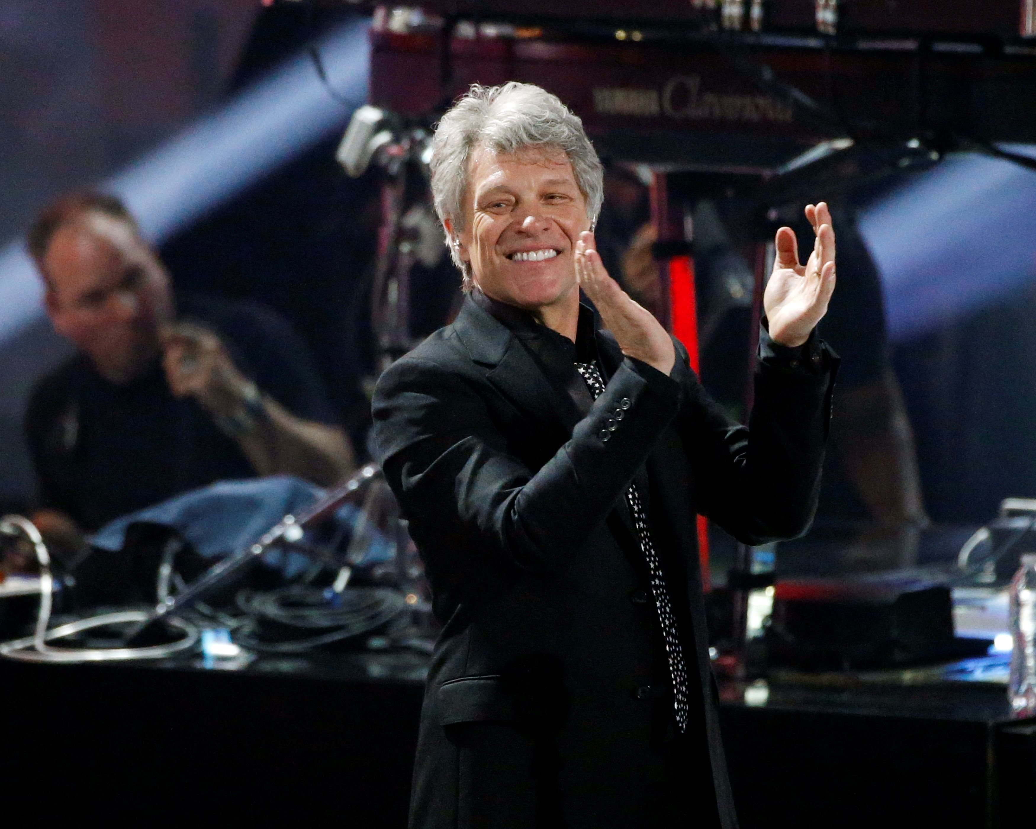 جان بون جووی، خواننده آمریکایی، یک زن را از خودکشی منصرف کرد