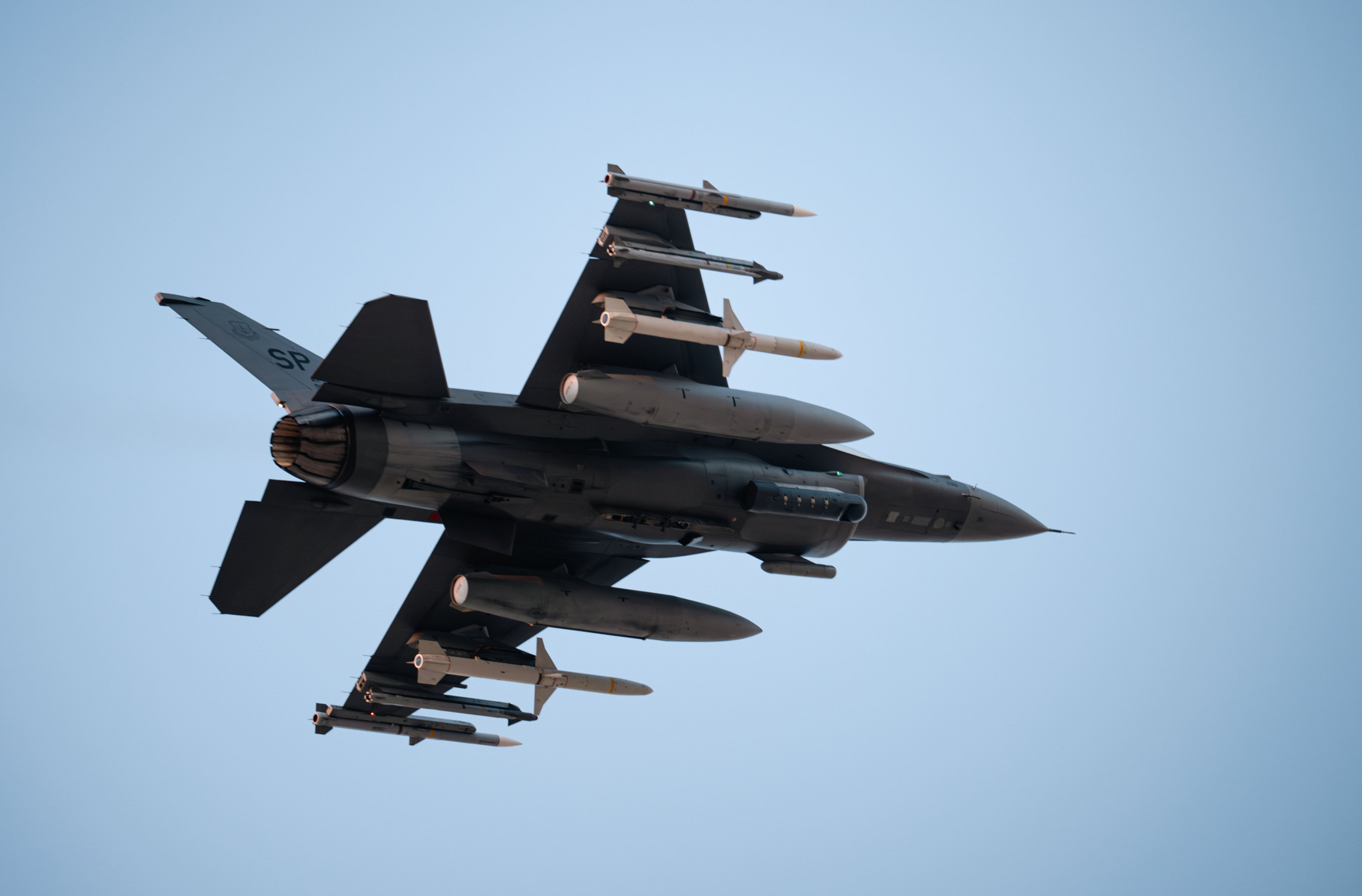 ارزیابی اکونومیست از جنگ با جمهوری اسلامی: موفقیت خیرهکننده هوایی، مسیر سیاسی آشفته