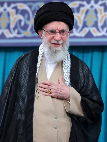 علی خامنهای: جوان ایرانی که موشک میسازد، میتواند خودروی کممصرف هم بسازد