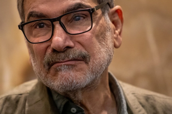 مؤيدوه وصفوا التسريب بالاغتيال المعنوي.. شمخاني يدعو إلى الوحدة بعد جدل فيديو زفاف ابنته