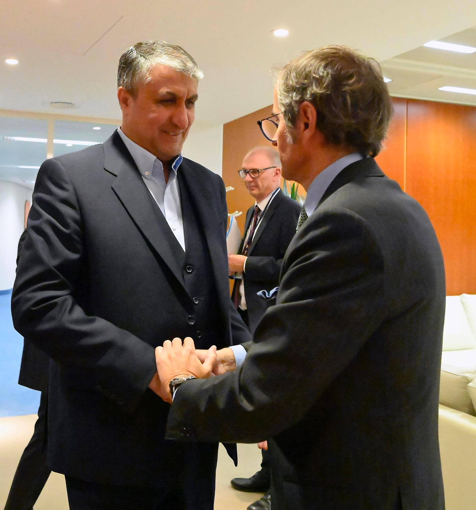 غروسي: لا يزال هناك الكثير من العمل مع إيران لتوضيح قضايا "الضمانات" 