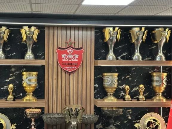 طلبکار پرسپولیس حتی میز و صندلی باشگاه را توقیف کرد فقط جامها ماند