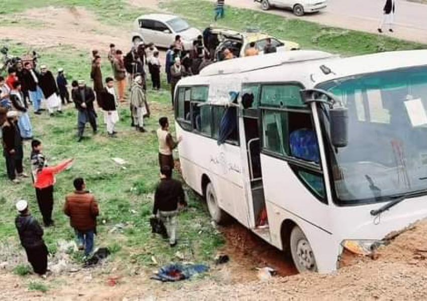 در حمله به خودروی حامل استادان و دانشجویان دانشگاه بغلان، دست‌کم دو نفر کشته شدند