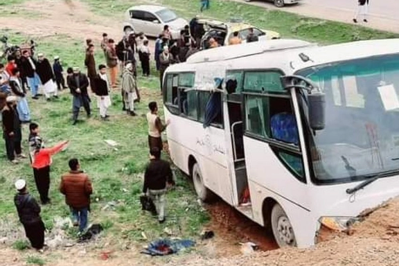 در حمله به خودروی حامل استادان و دانشجویان دانشگاه بغلان، دستکم دو نفر کشته شدند