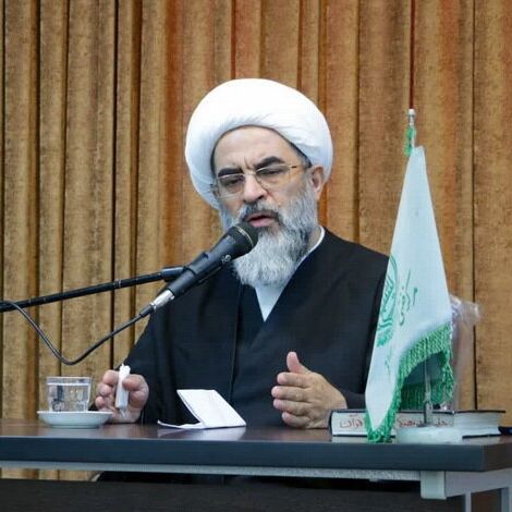 رییس «مرکز فقهی ائمه اطهار»: قرآن جلباب یعنی چادر را واجب میکند