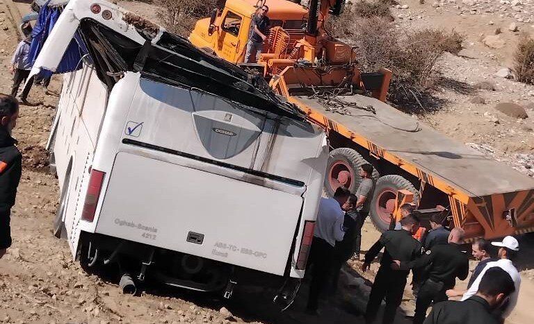 سقوط اتوبوس مسافربری به دره در جاده دماوند دست‌کم ۴ کشته بر جای گذاشت
