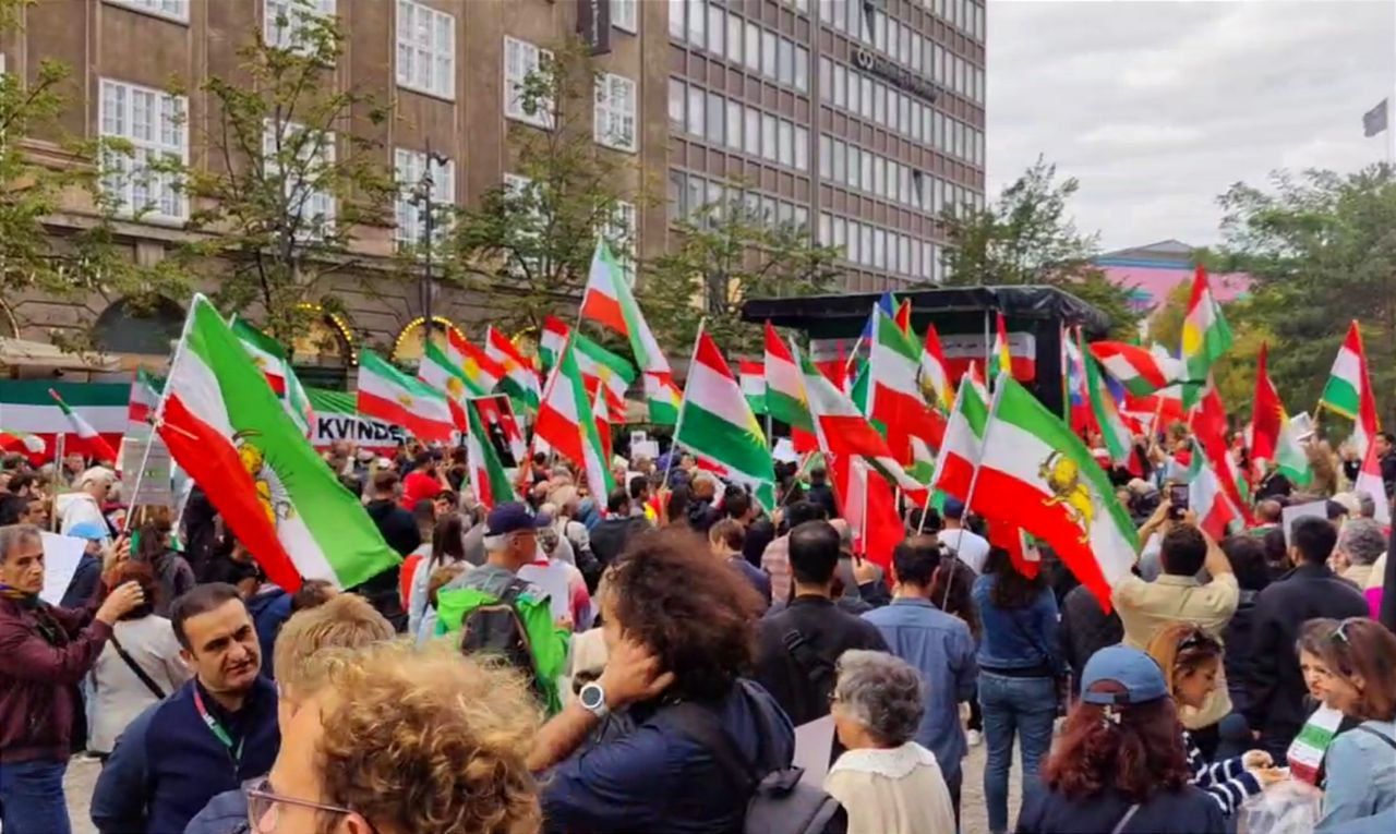 تجمع اعتراضی در ده‌ها شهر جهان هم‌زمان با نخستین سالگرد خیزش انقلابی و قتل مهسا ژینا امینی