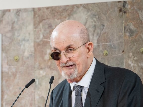 با اعلام آذر نفیسی، جایزه صلح مرکز واتسلاو هاول نیویورک به سلمان رشدی اهدا شد