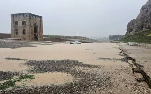 مدیر پایگاه تحت جمشید: فرونشستهای متعددی در محوطه باستانی نقش رستم رخ داده است