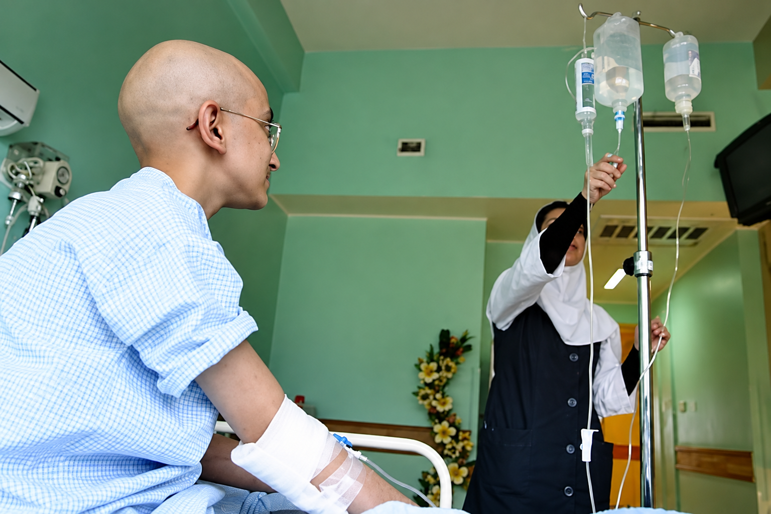 Iran cancer patients sell household goods to pay for treatment