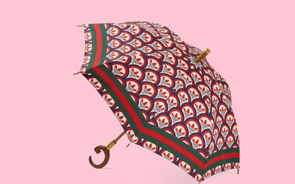 چتر هزار دلاری گوچی و آدیداس به دلیل نفوذ باران اعتراض چینیها را برانگیخت