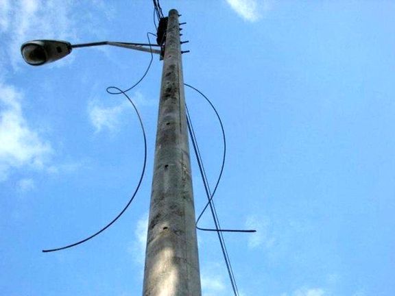 Iranians Hit By Poverty Stealing Power Cables, Road Equipment