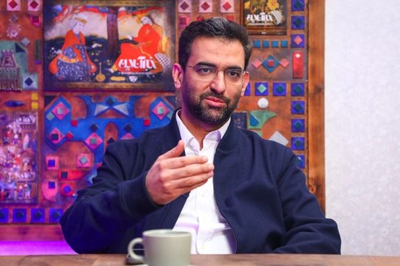 «آدم از آفتابه شیرموز بخوره…»؛ کری سخیف وزیر دولت روحانی با استقلالیها