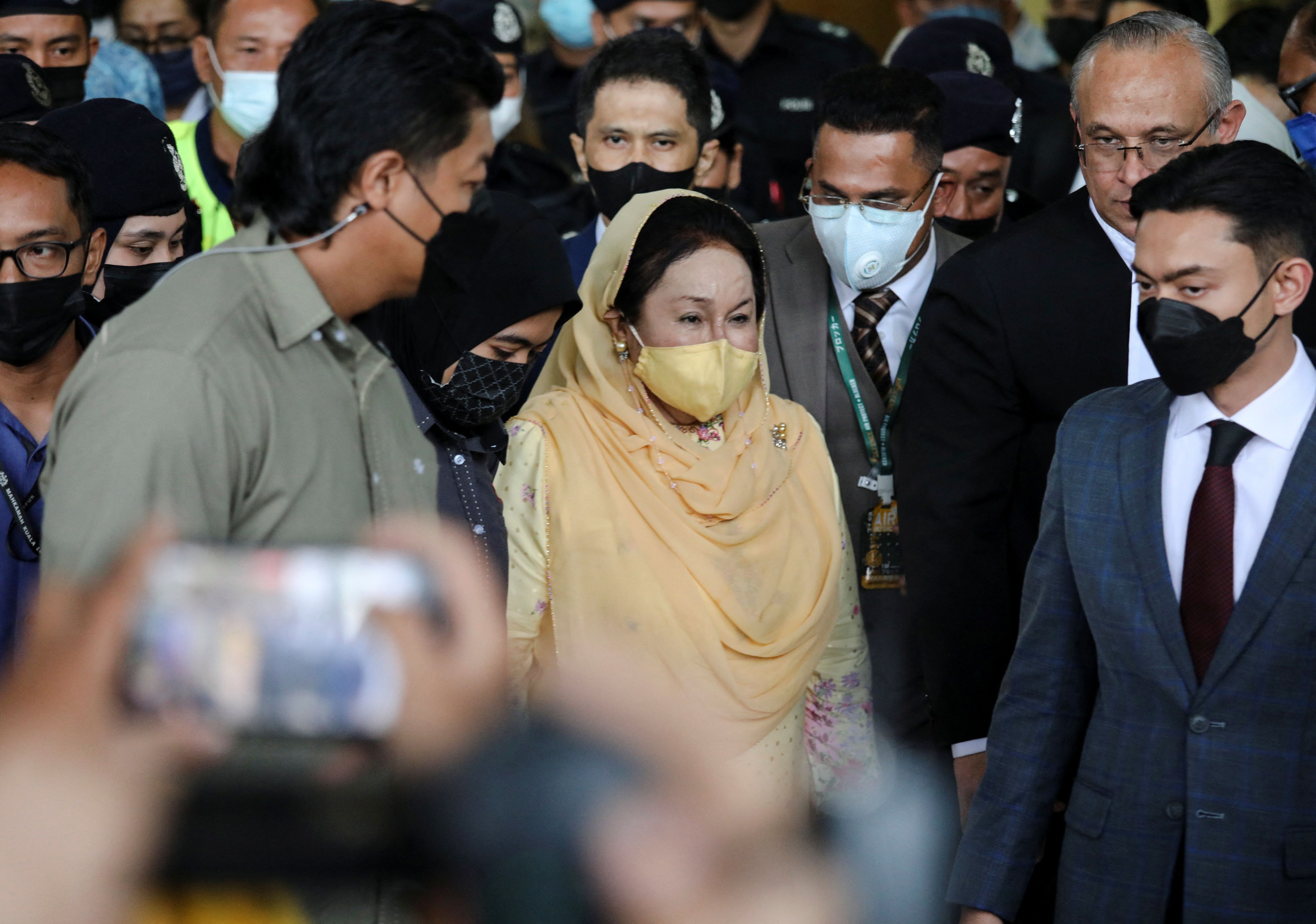 به دنبال زندانی شدن نجیب رزاق، نخست‌وزیر سابق مالزی، همسر او هم به ۱۰ سال زندان محکوم شد