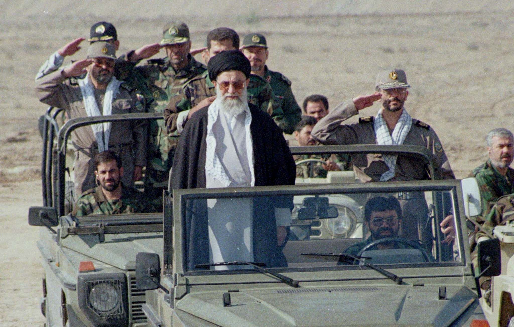 خامنهای؛ رهبری با عینک نظامی و امنیتی