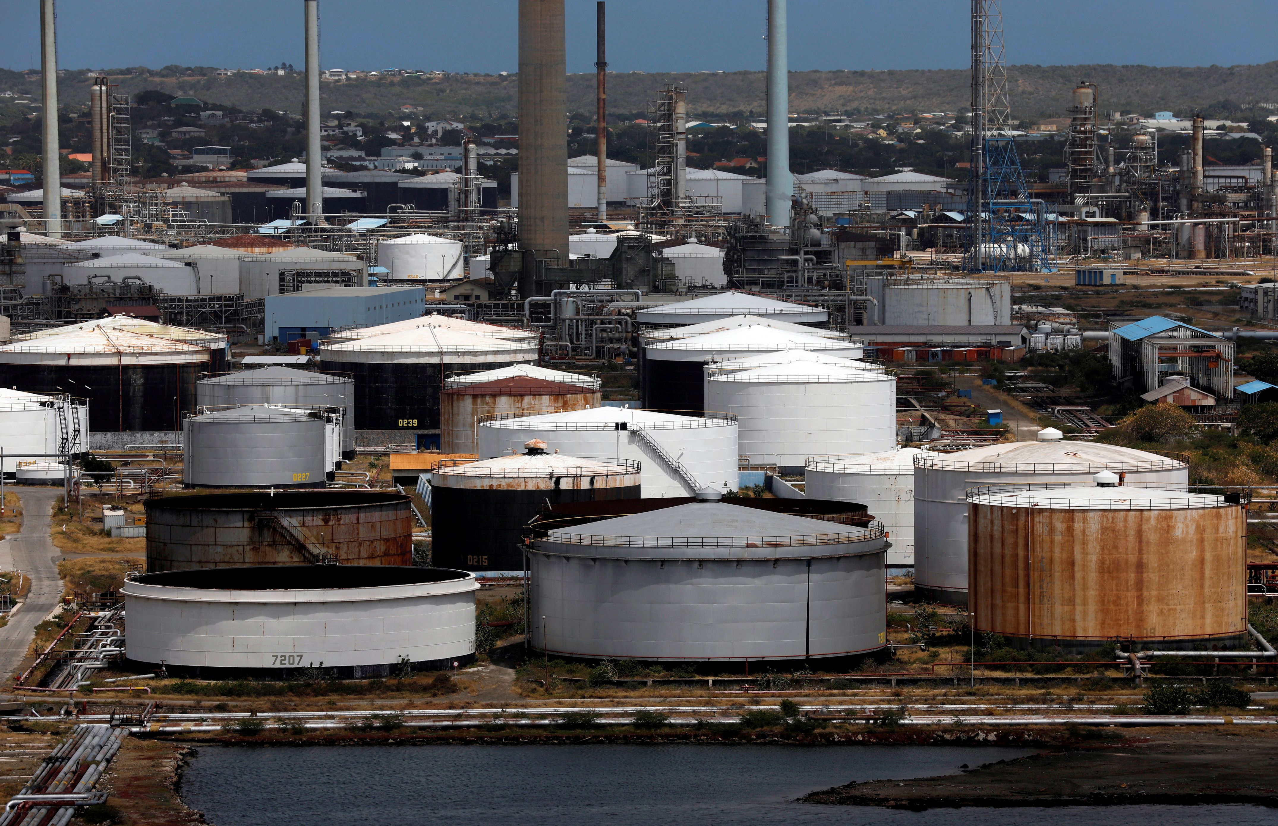 افشای سفر کم‌سابقه وزیر نفت ایران به ونزوئلا، پس از تحریم‌ روسیه و مذاکره واشینگتن-کاراکاس