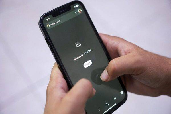 تشدید آسیبهای گسترده اقتصادی-اجتماعی در ایران بهدنبال گذر از ۱۱۰۰ ساعت قطع اینترنت