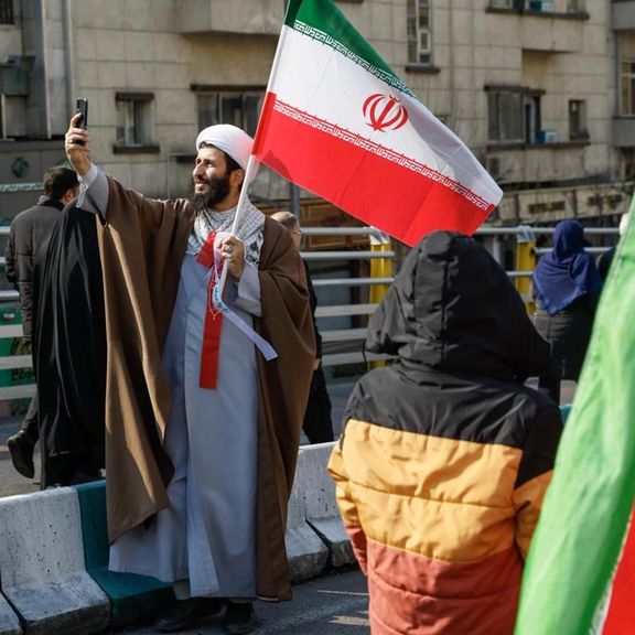 رسانه وابسته به حوزه علمیه: شاید مشکلات معیشتی آخوندها را مجبور کند به شغل دیگری بپردازند