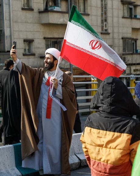 وكالة الحوزة العلمية: المشاكل المعيشية قد تدفع بعض رجال الدين في إيران للعمل بمهن أخرى