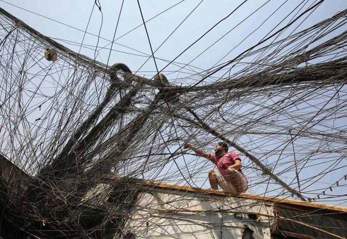 صادرات برق در جمهوری اسلامی: چراغی که به خانه روا نیست