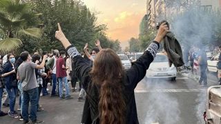 «زن، زندگی، آزادی»؛ زندگی روزمره به مثابه اعتراض