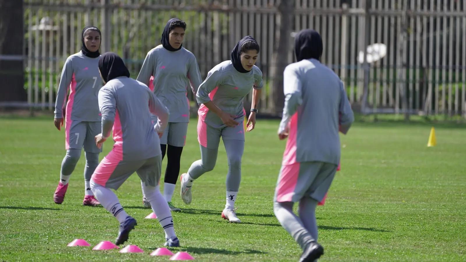 بازیکنان تیم ملی فوتبال زنان در آستانه انتخابی المپیک اردو را تحریم کردند